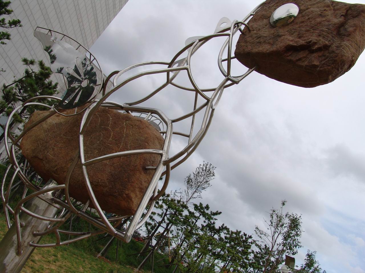 [in the Eulsukdo Sculpture Park  ] -  ŬϽø ũ⸦   ֽϴ.